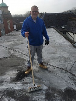 Flat roof cleaning